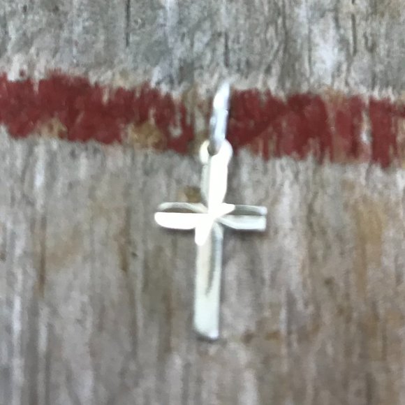 NWOT Silver Etched Cross Pendant - Picture 3 of 5